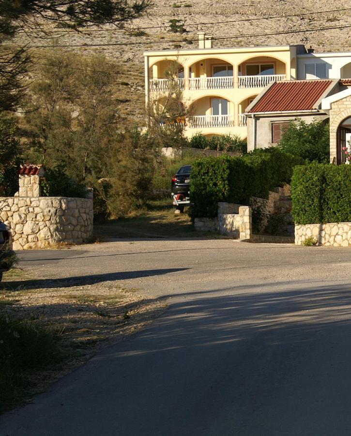 Luka Apartman Pag Town