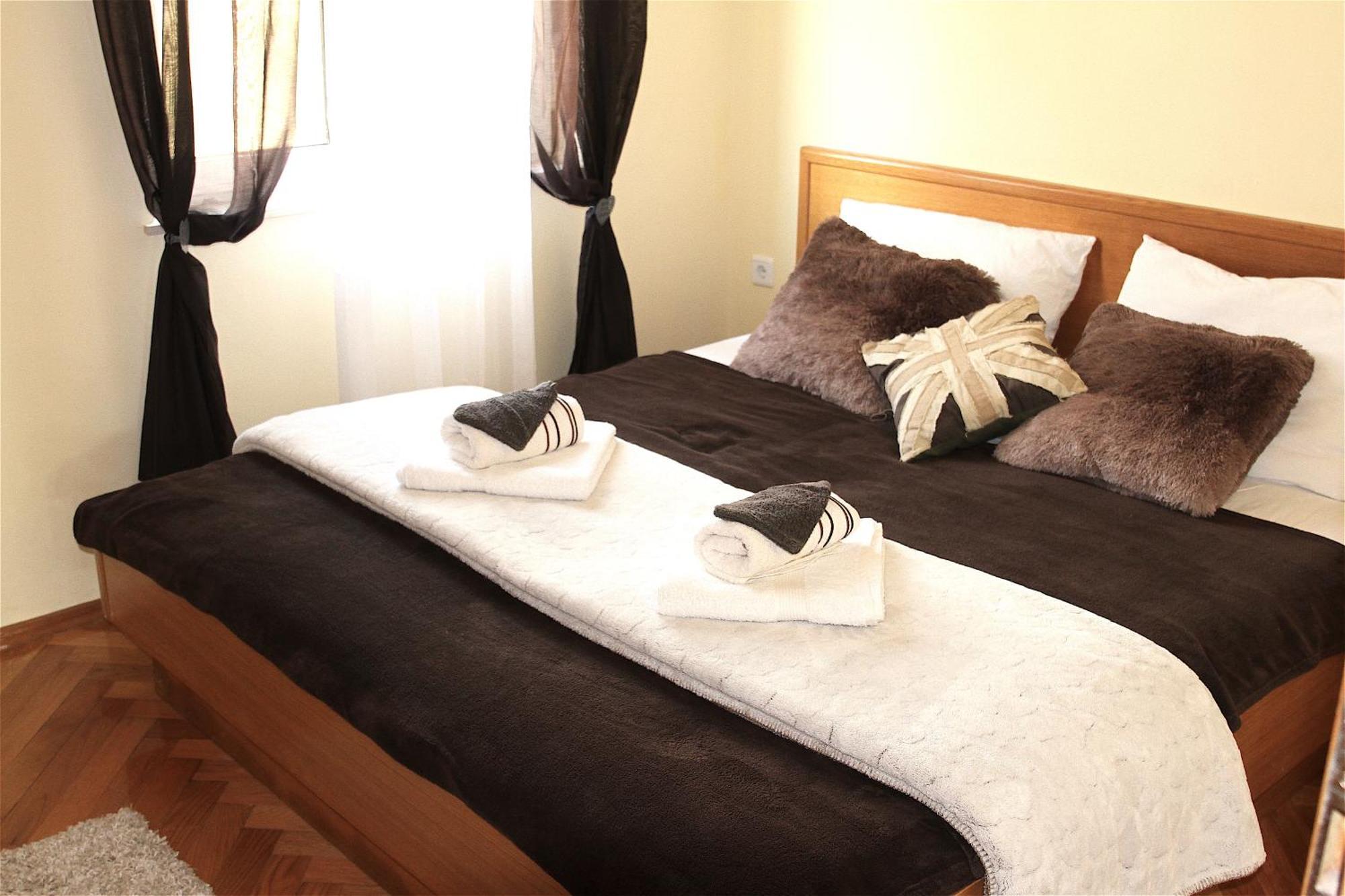 Luka Apartman Pag Town